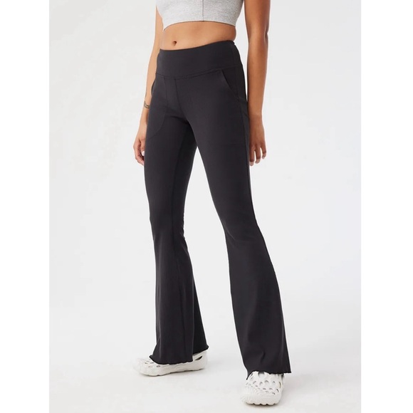 Outdoor Voices Black Superform Rib Flare Pants - Picture 1 of 12